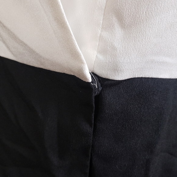 ❤️ SOLD ❤️ New York & Company blouse - Picture 2 of 9